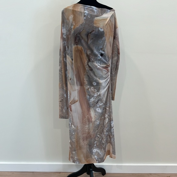 Hildur Yeoman The Premiere dress in Sequin Painting - Picture 2 of 10